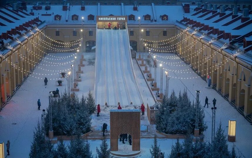 Питер никольские горки. Садовая 62 никольские ряды горка. Никольские ряды санкт-петербург горка. Катальная горка в никольских рядах. Никольские ряды санкт-петербург каток.