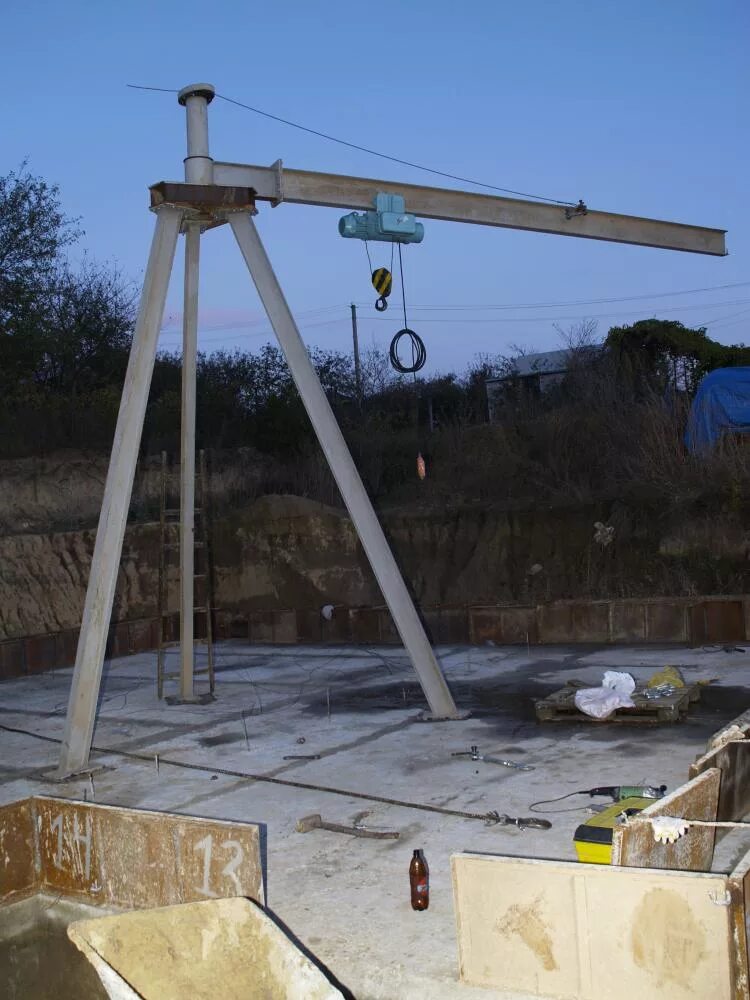 Мини кран из лебедки электро 250кг. Подъемный кран 250кг. Чертеж крана пионер 1000. Кран самому сделать. Подъемник для бетонных блоков.