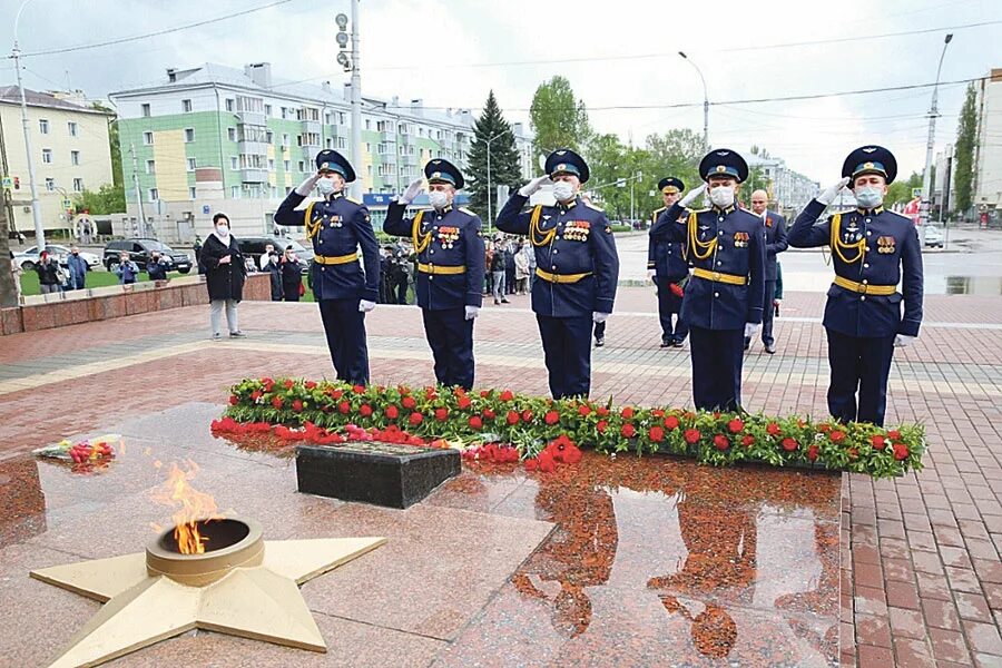 Липецк 9 мая. Площадь героев Липецк. Площадь Победы Липецк. Площадь героев Липецк вечный огонь. Площадь Победы Липецк 2022.