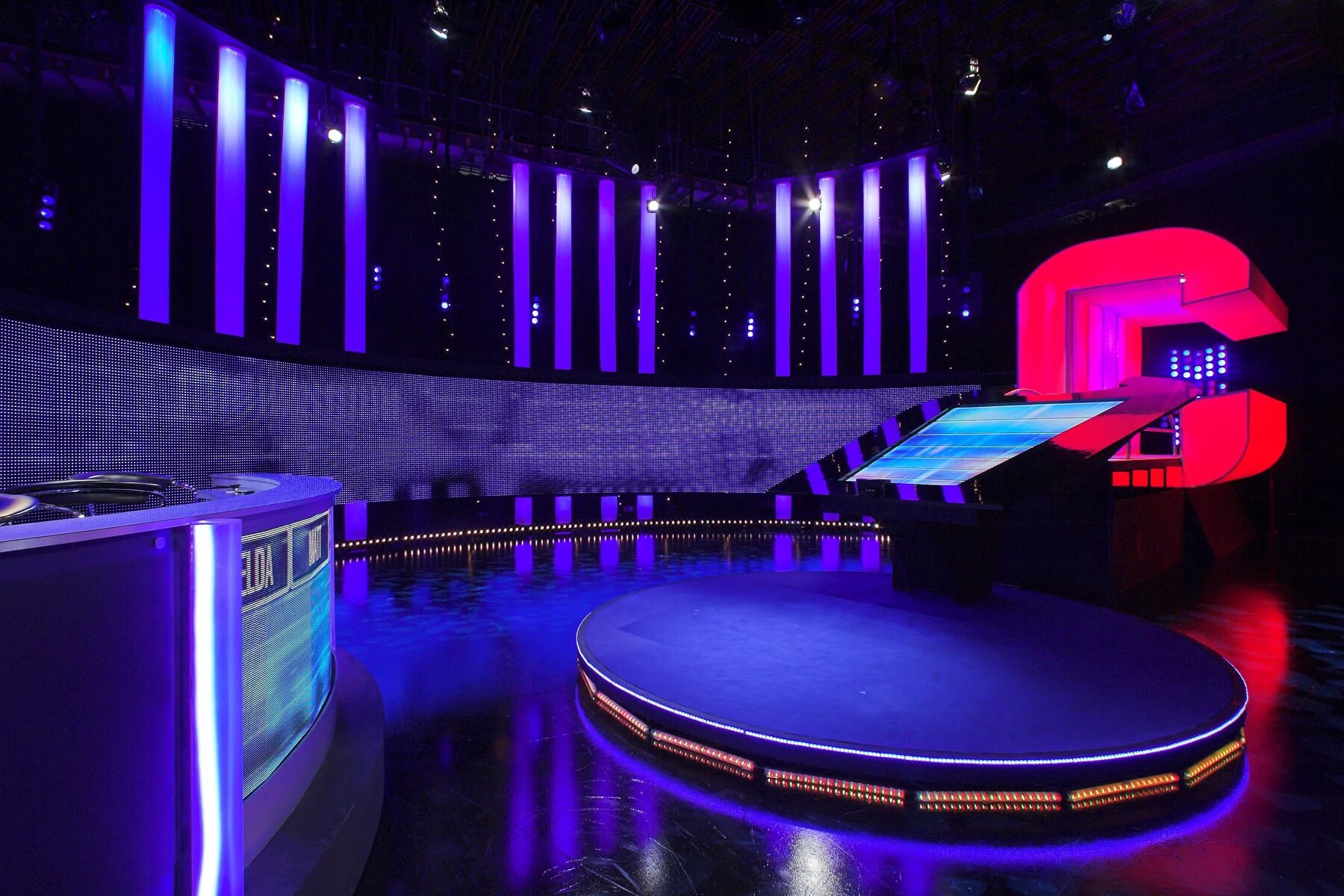 Shows tube. Студия телешоу. Студия Gameshow. Игровые шоу на ТВ.