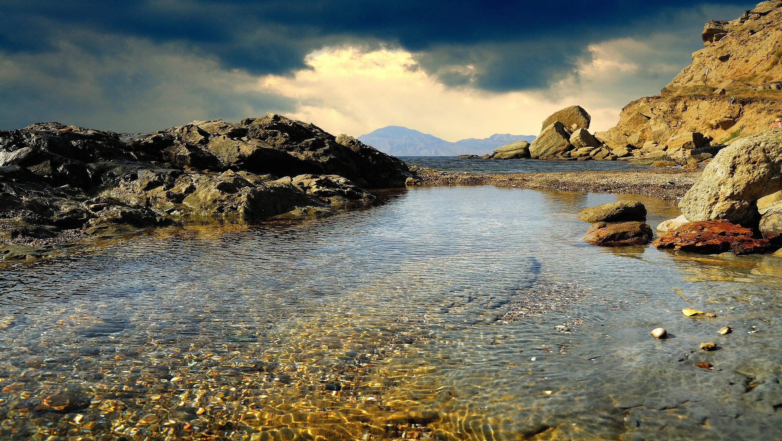 Крым камни в море. Баренцево море. Море и горы. Море весной. Russia coasts