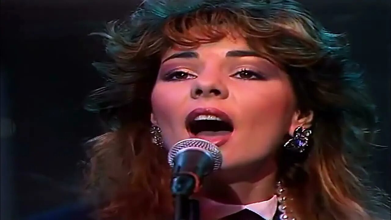 Sandra in the heat. In the Heat of the Night Сандра. Sandra in the Heat of the Night клип. Sandra - in the Heat of the Night (Official Video 1985). Сандра in the Heat of the Night сережки.