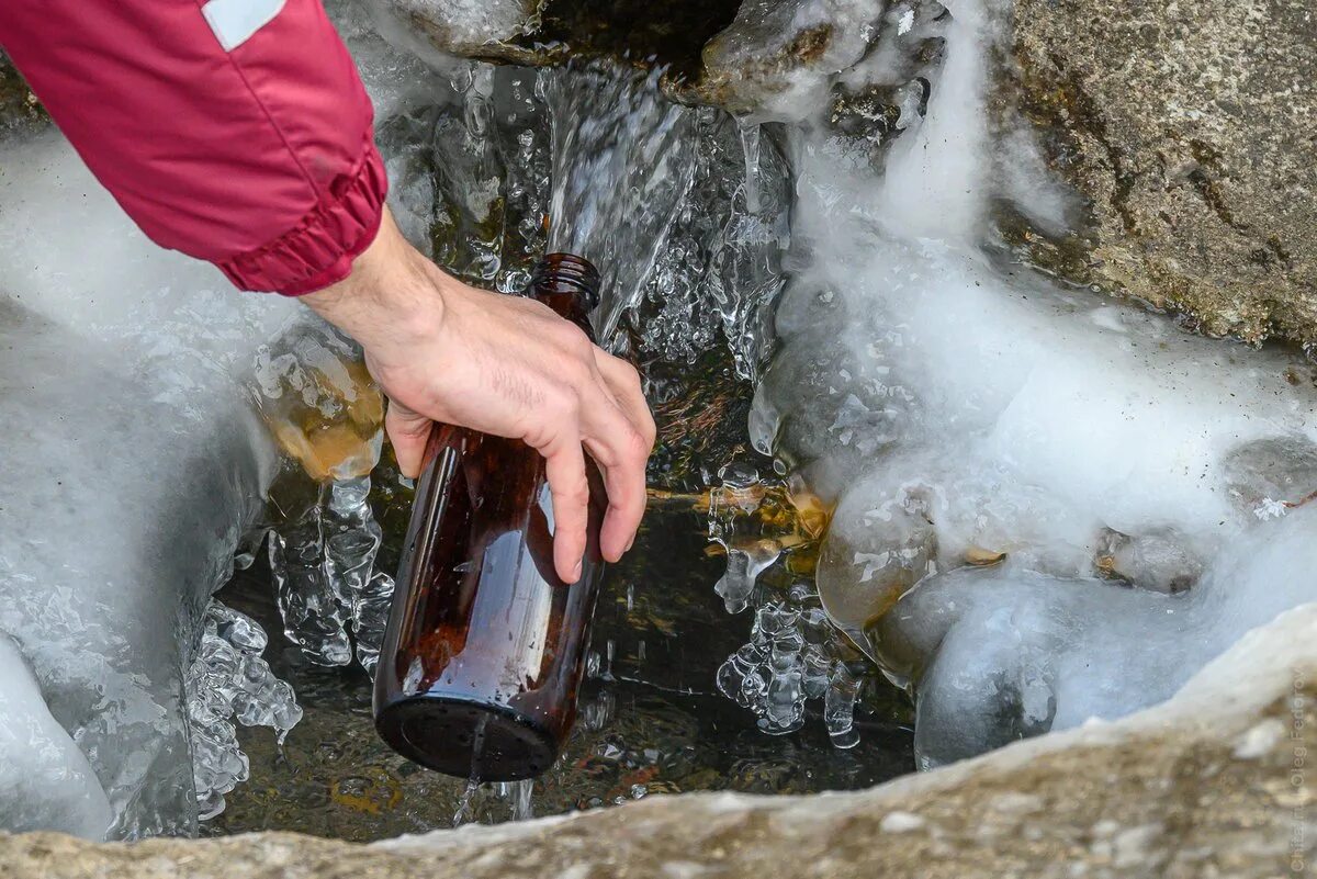 Можно ли пить из родника. Пробы воды. Пробы воды фото. Пробы воды зима. Источники нитратов в воде.