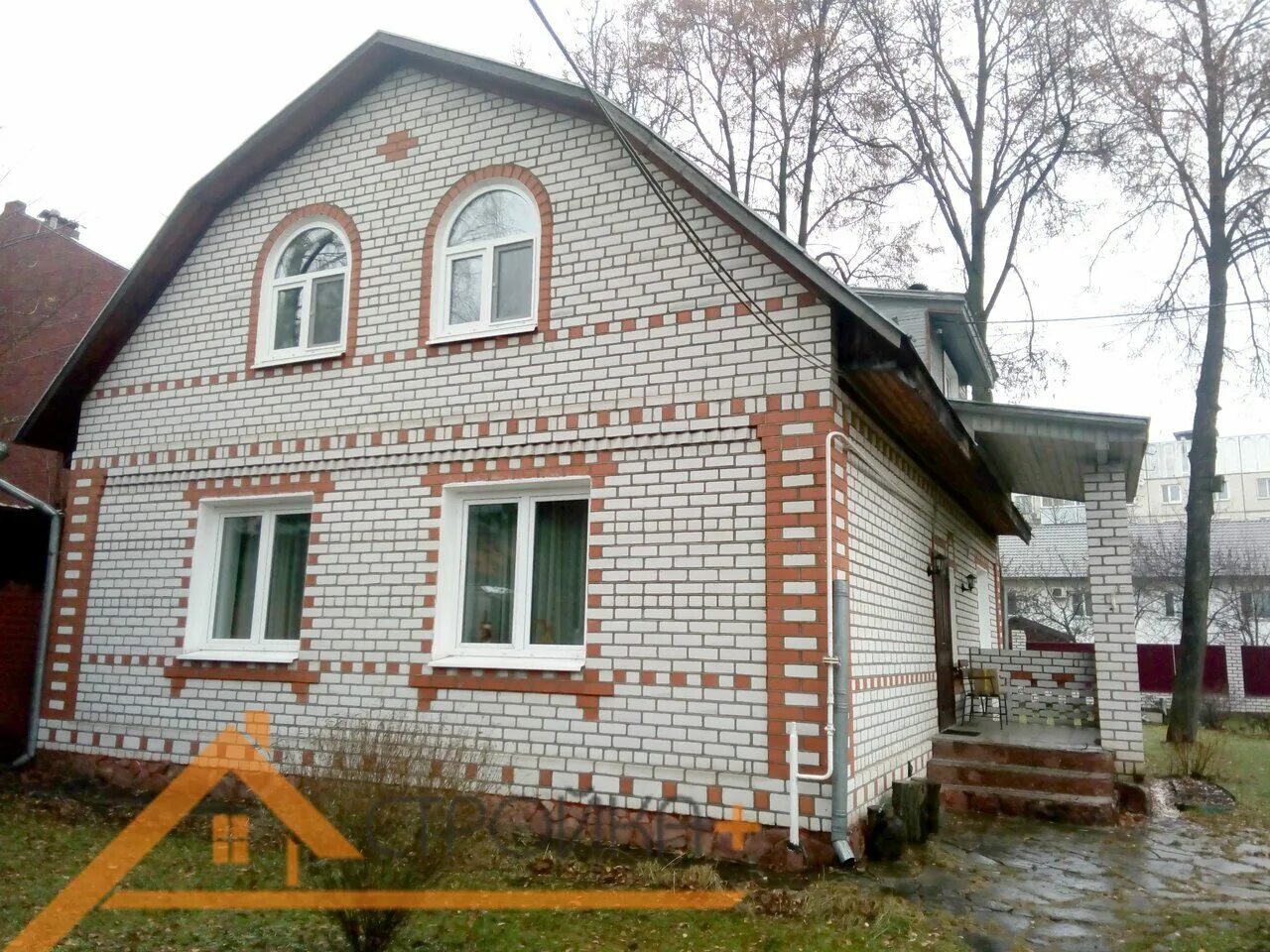 Деревенский дом из кирпича