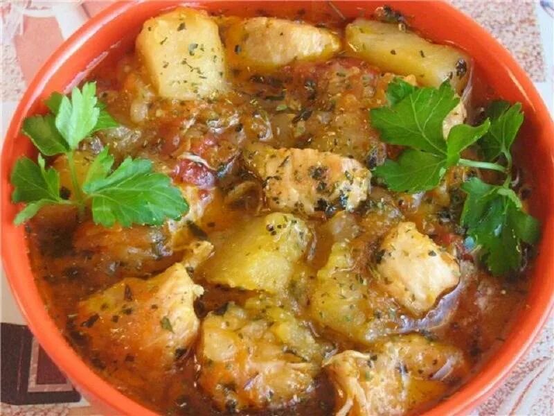 Рецепт жаркого из курицы. Жаркое из курицы. жаркое по домашнему с курицей. жаркое из курицы с картошкой. жаркое по-домашнему из свинины с картофелем в мультиварке.