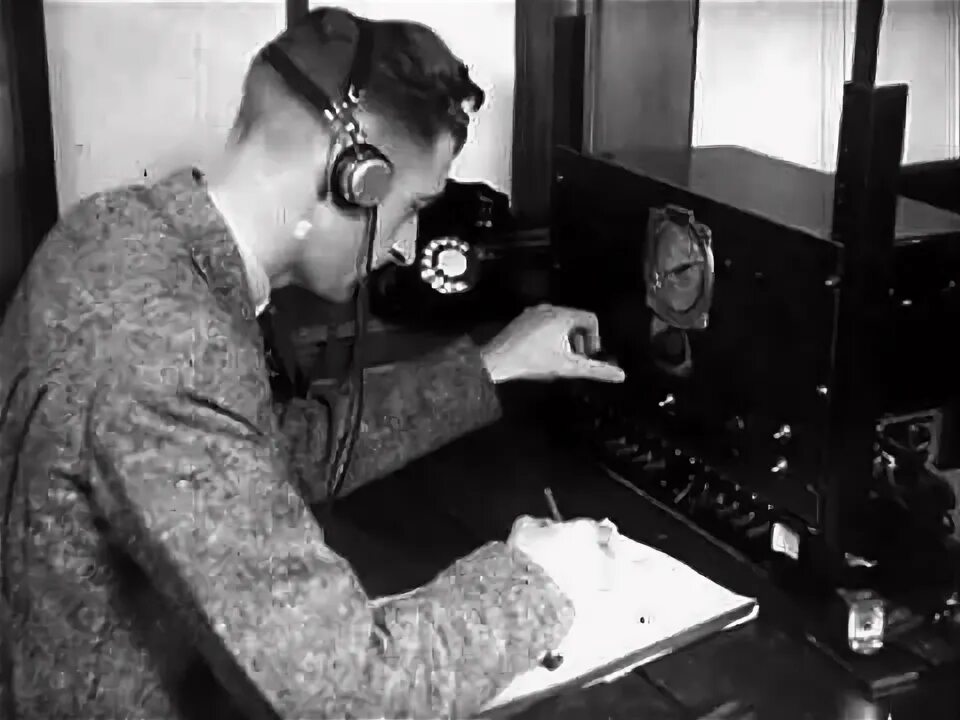 Радиосвязь морзе. 1837 азбука морзе. Аппарат радиста. Радист вторая мировая. Передатчик маркони титаник.