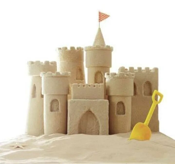 Песочный замок. Замки из песка для детей. Песочный замок дети. Песчаный замок для детей.