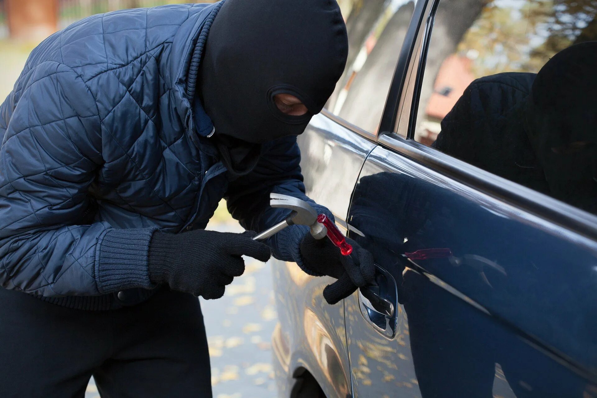 Найду угнанную машину. Угон автомобиля. кража автомобиля. угнал машину. кража из автомобиля.