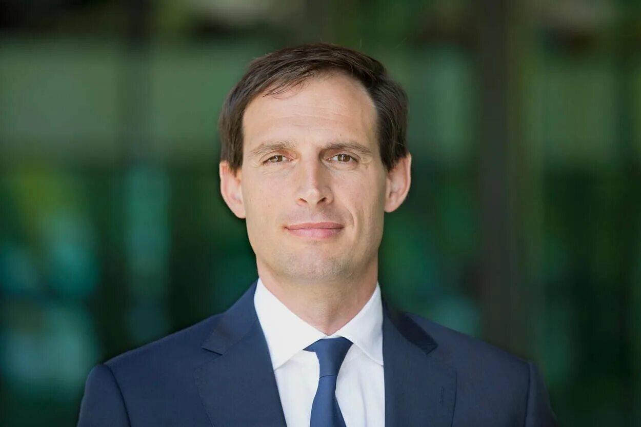 Нидерланды глава государства сейчас. Глава нидерландов. Премьер министр нидерландов 1938. Вопке хукстра министр финансов нидерландов. Министр иностранных дел нидерландов халбе.