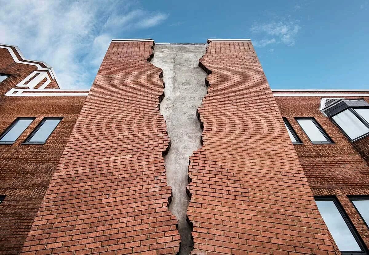 Трещины фасадов зданий