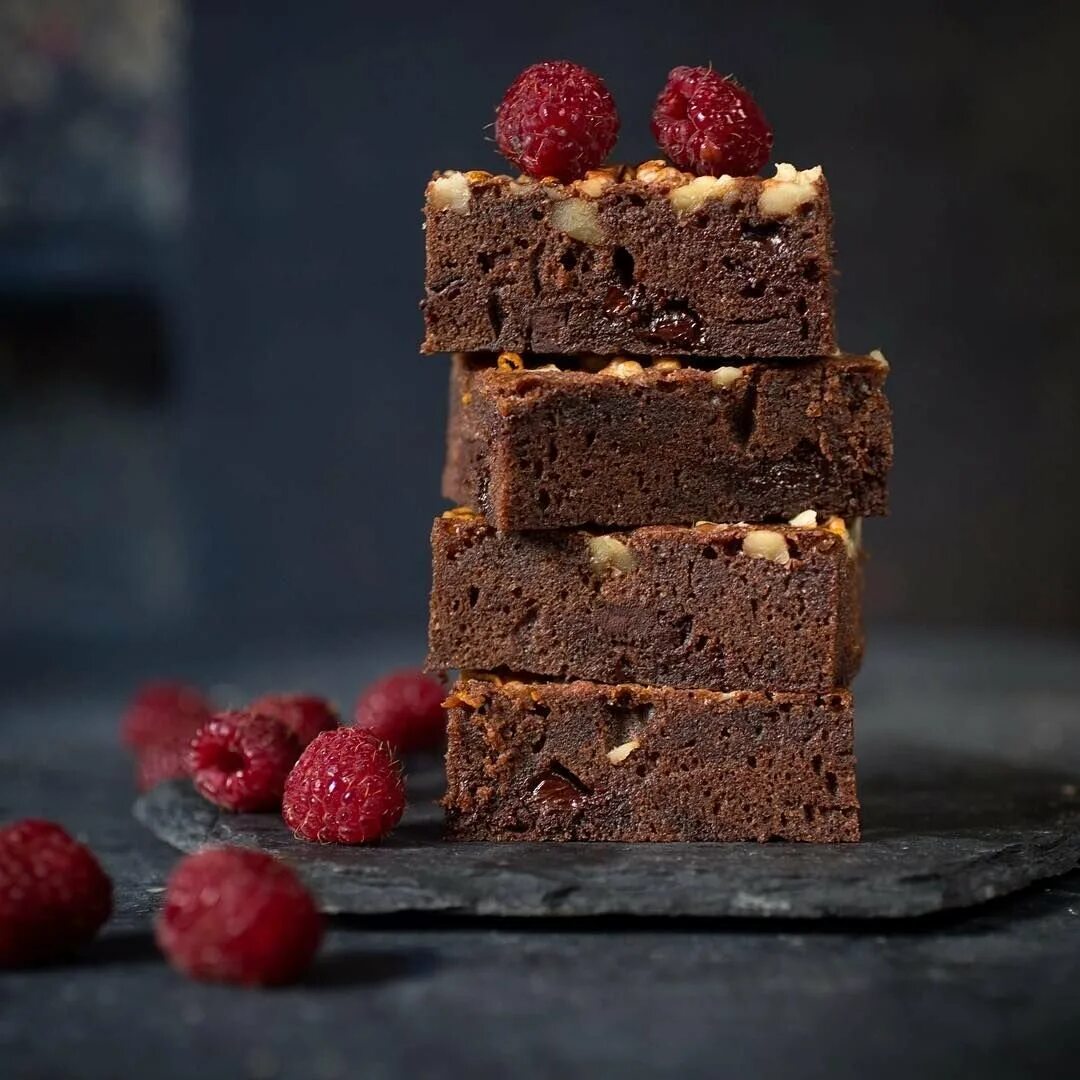 брауни. шоколадно банановый брауни. брауни. шоколадное пирожное брауни. бисквит брауни.