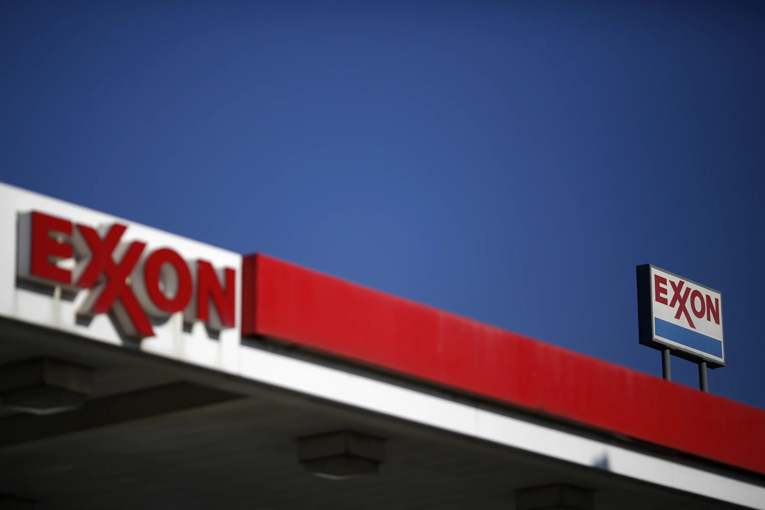 Exxon акции. Эксон машина. exxon mobil corporation х metro cash &amp; carry. exxon one. стенка эксон.