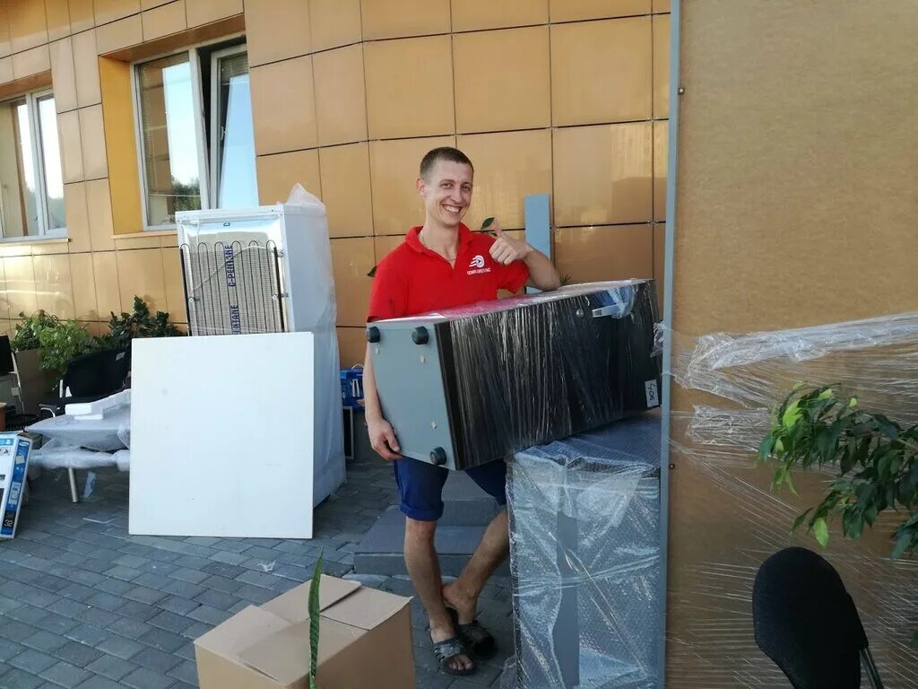 Грузчики тольятти объявления. Переезд вещи. Грузчики минск. Мувинг премиум фото. Переезд минск.