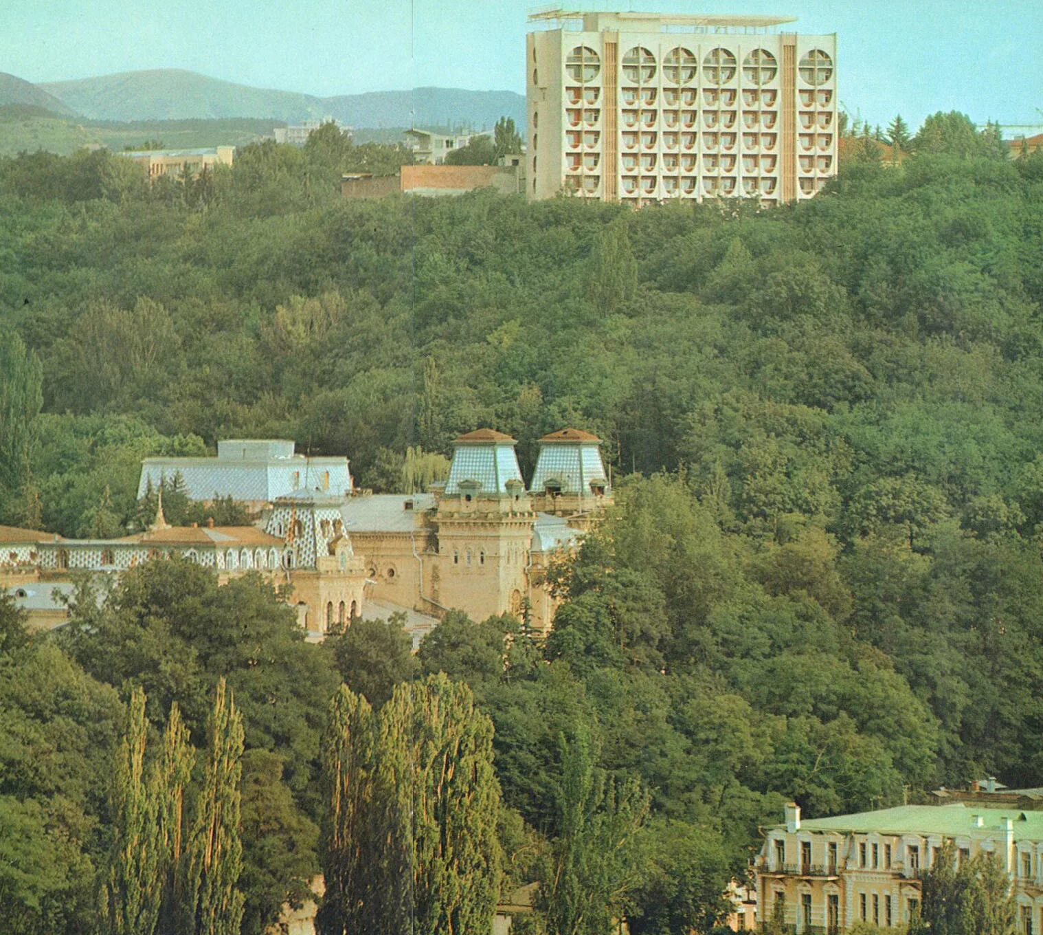 Реальное время кисловодск. Санаторий им Горького Кисловодск. Кисловодск санаторий им Горького в 40-е годы. Советские санатории Кисловодска. Санаторий в горах Кисловодска.