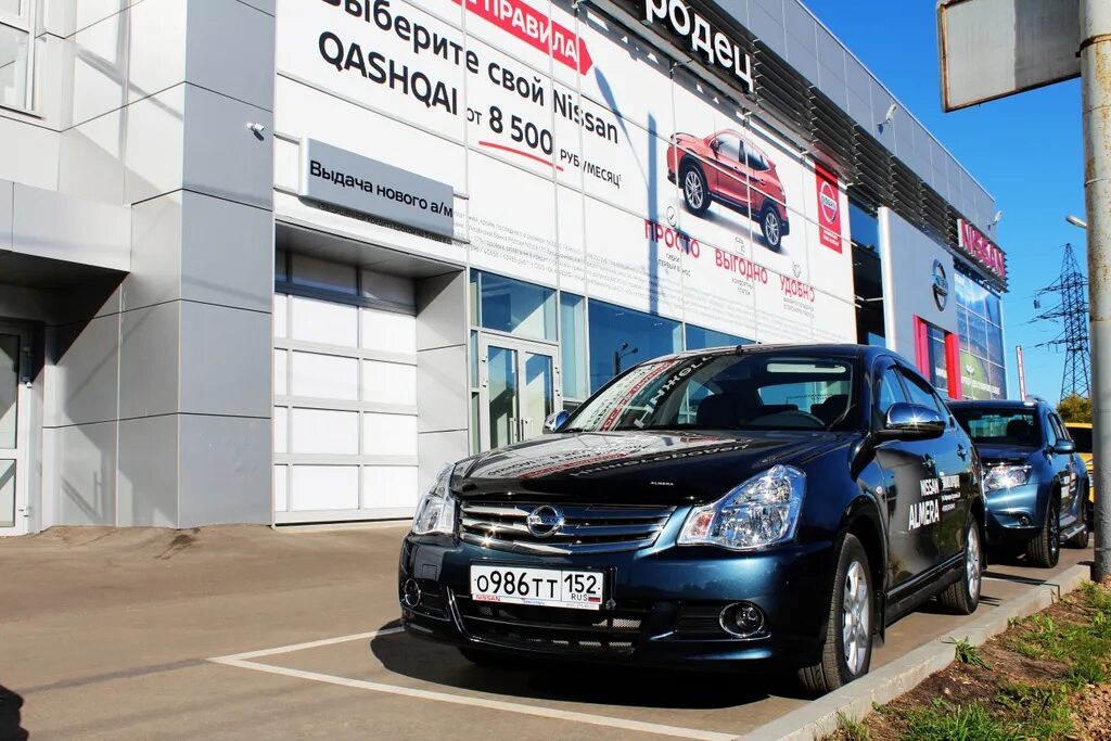 Ниссан нижний новгород купить бу. Nissan Нижегородец. Автосалон Nissan. Автосалон Ниссан в Оренбурге. Автосалон Оренбург ноавямашина тойтаета Карло.