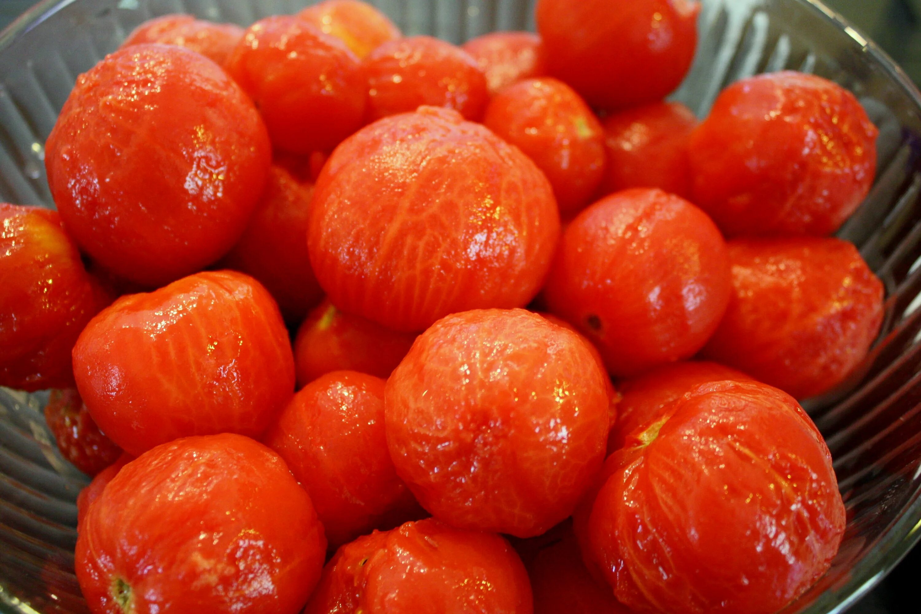 Кожура томатов. Помидоры в кожуре название. Кожура помидора. Peell Tomato. Peeled Tomatoes Turkey buy.