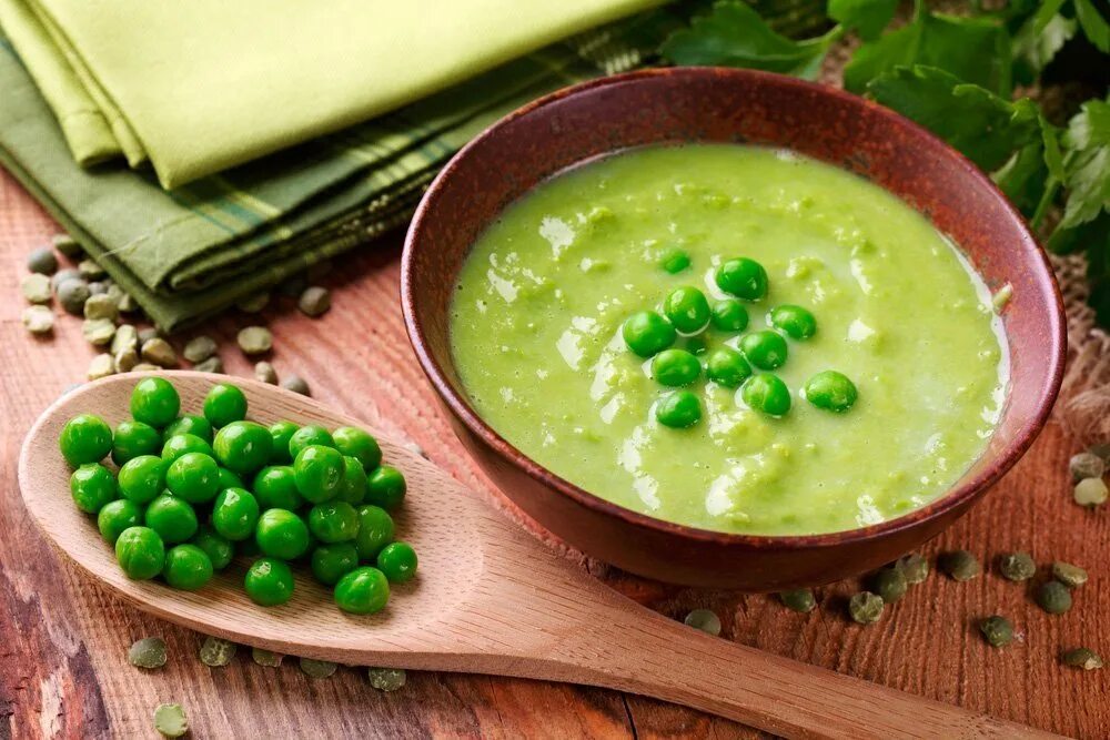 Гороховый суп пюре зеленый. Суп пюре из зеленого горошка. Суп пюре с зеленым горошком. Пюре из зеленого горошка. Простой рецепт из гороха