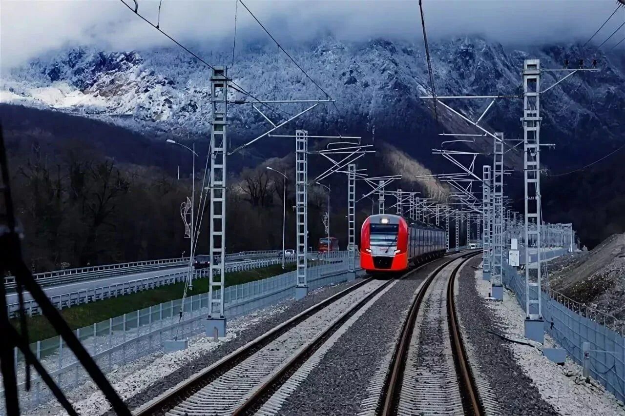 Есть ли поезд в сочи. Красная Поляна Адлер. Железная дорога Адлер красная Поляна.