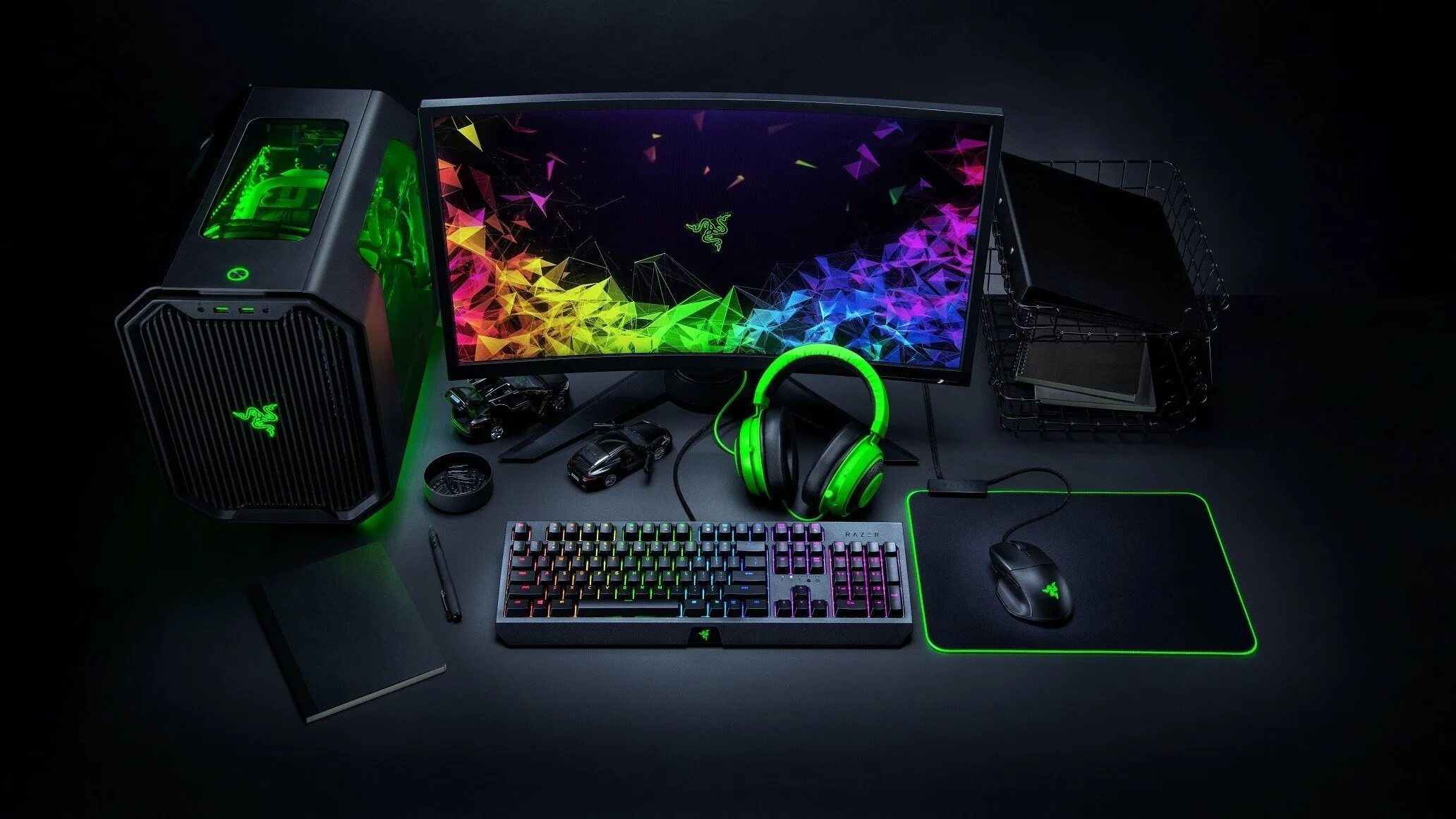 Фон игрового стола. Компьютер рейзер. Razer 4r. Игровые девайсы Razer. Игровой геймерский ПК Razer.