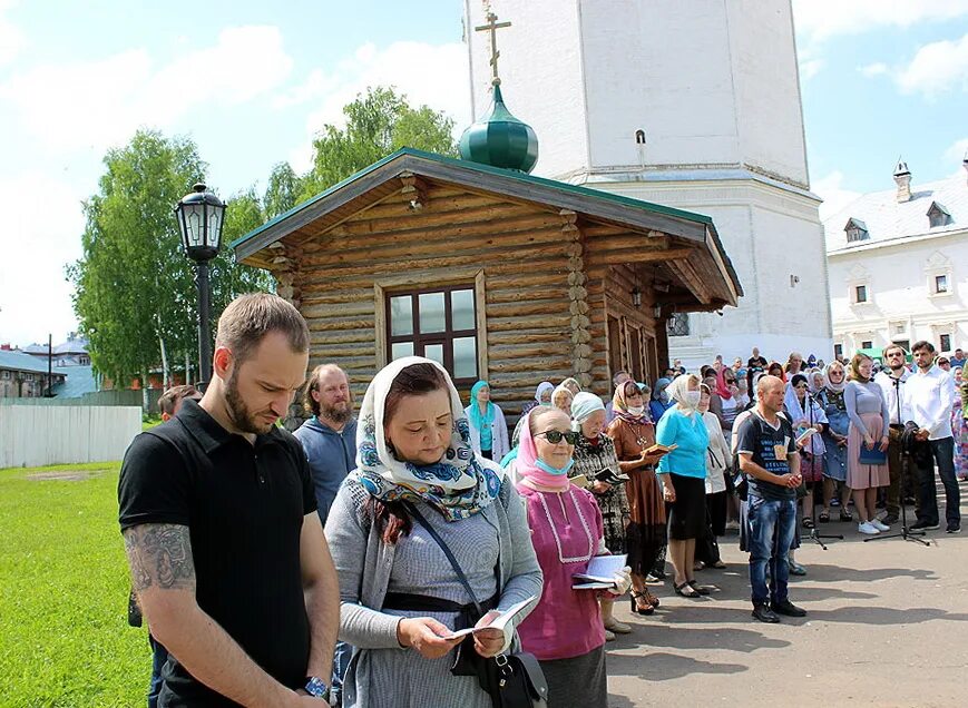 Крестный ход по солнцу и против солнца. Полумарафон москва 2024. Гринландия киров 2023. Гринландия киров 2023. Вернувшиеся киров.