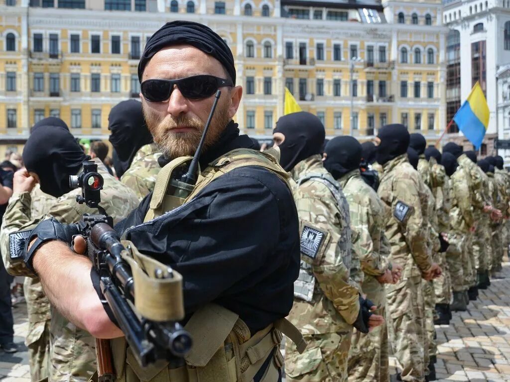 Боевые националисты. Азов украина батальон. украинские националисты батальон азов. азов батальон нацисты. украинские нацисты батальон азов.