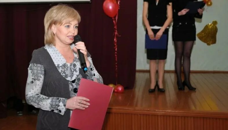 Депутаты Петросовета пожелали 11-классникам хорошего выбора профессии - "Республ