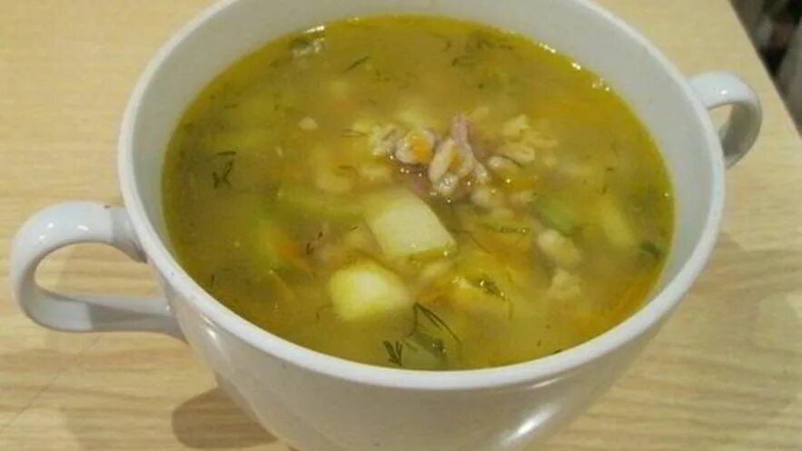 Суп с перловкой как называется огурцами солеными. Рассольник. рассольник с перловкой. рассольник с перловкой и солеными огурцами. суп рассольник с перловкой.
