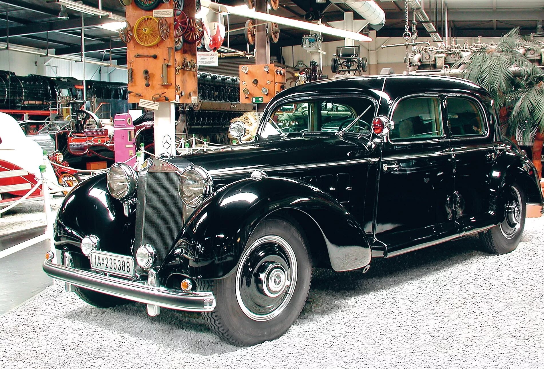 Мерседес бенц 41. 1934 mercedes-benz. Mercedes benz w142 320 седан. Mercedes-benz 230 w143. Рама mercedes-benz o10000.