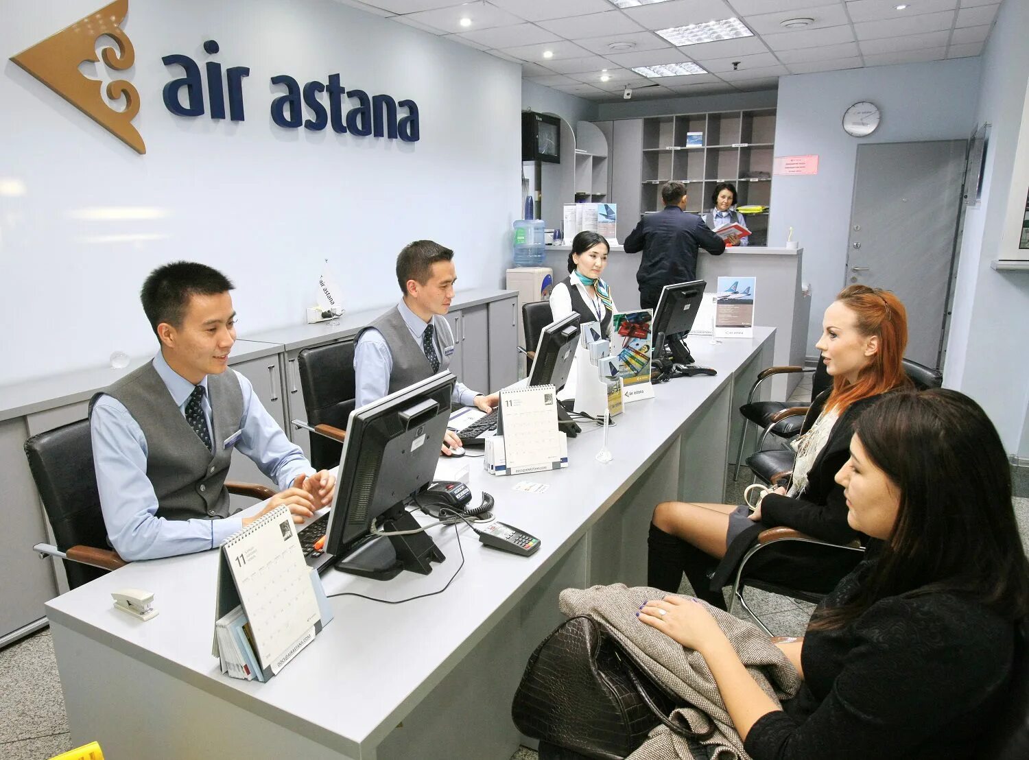 Эйр Астана. Компания АИР Астана. Air Astana сотрудники. Офис Air Astana здание.