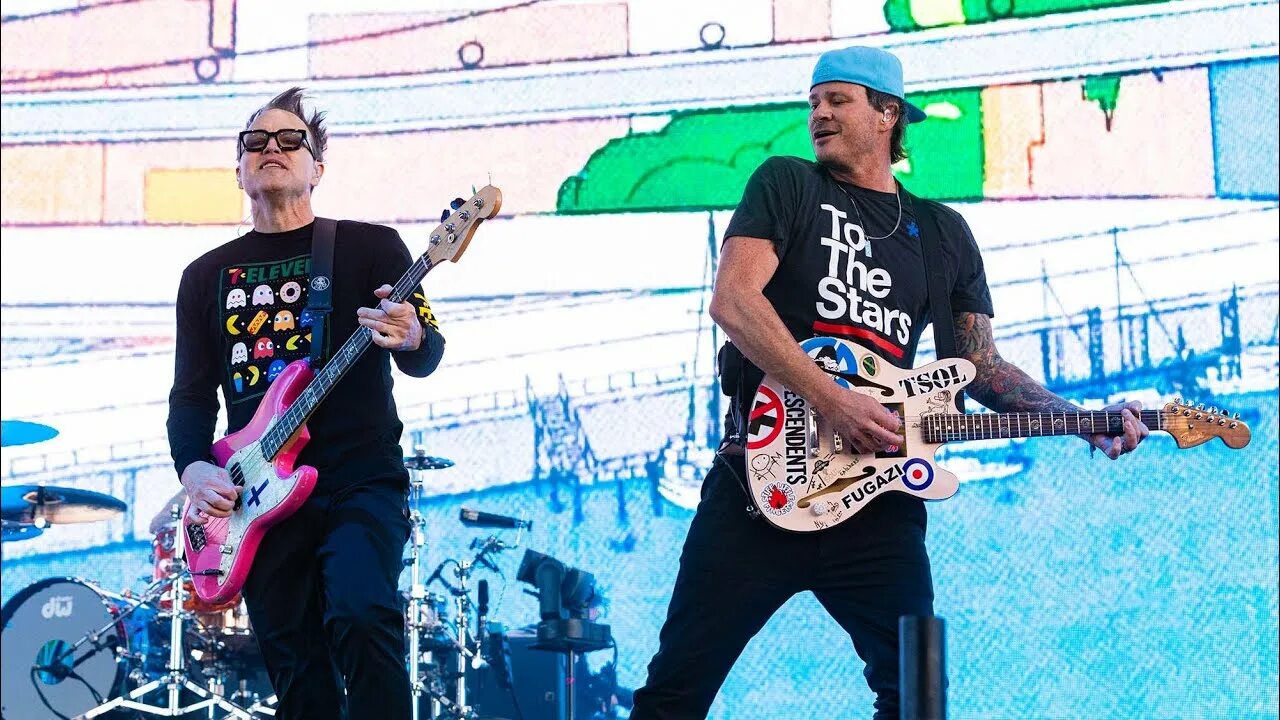 Блинк 182 лучшее. Blink 182 2025. солист blink 182. blink 182 live 2025. blink 182 сейчас.