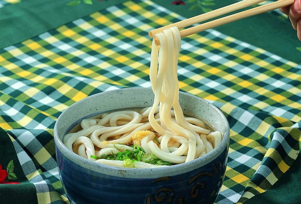 Японская лапша удон. Удон Нудлс. Лапша удон в Японии. Японская лапша Noodle. Лапша в японии