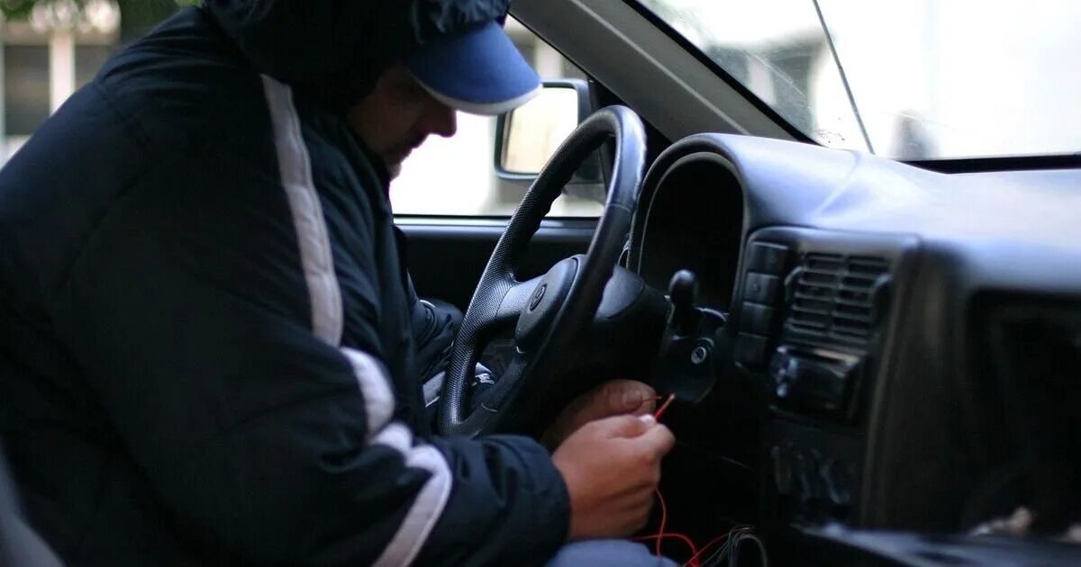 Угон автомобиля. Угнал автомобиль. Кража автомобиля.