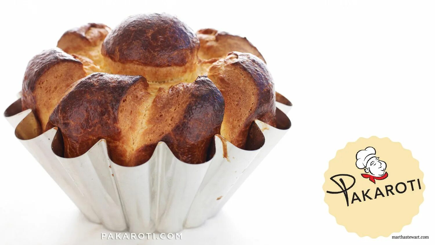 Булочка бриошь с шоколадным мороженым. Хот дог бриош. La brioche. La brioche. Бриош 1 духи.