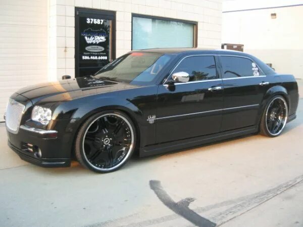 Chrysler 300c диски r22. Chrysler 300c r18. Chrysler 300c диски r22. Литые диски на крайслер 300с. Chrysler 300c srt.