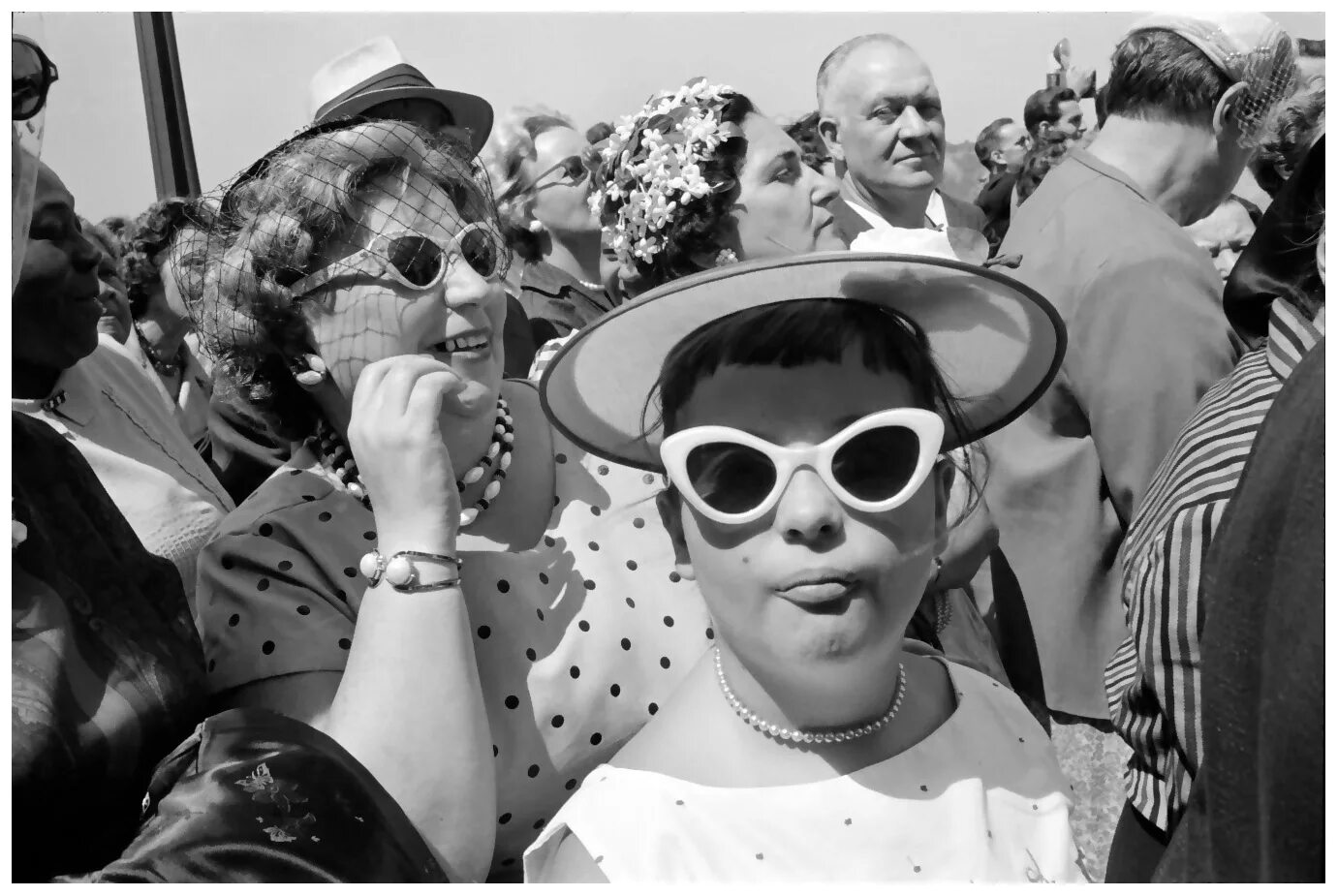 Фото картье брессона. Henri Cartier-Bresson. Анри Картье-Брессон (Henri Cartier-Bresson). Анри Картье-Брессон (1908-2004). Анри Брессон фотограф.