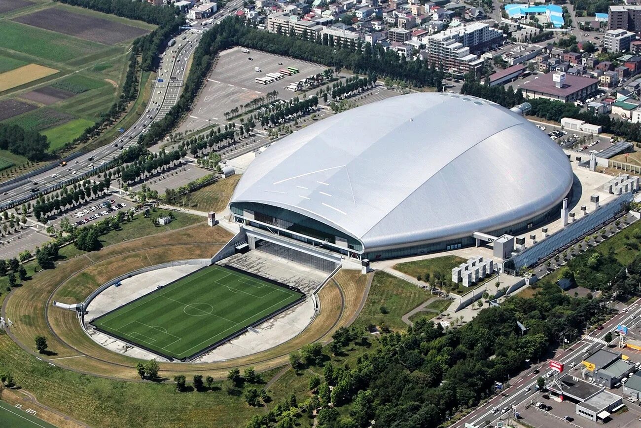 Известный стадион. Саппоро Доум стадион. Стадион "Саппоро Доум" (Япония). Стадион Токио Доум. Парагвай футбольный стадион.
