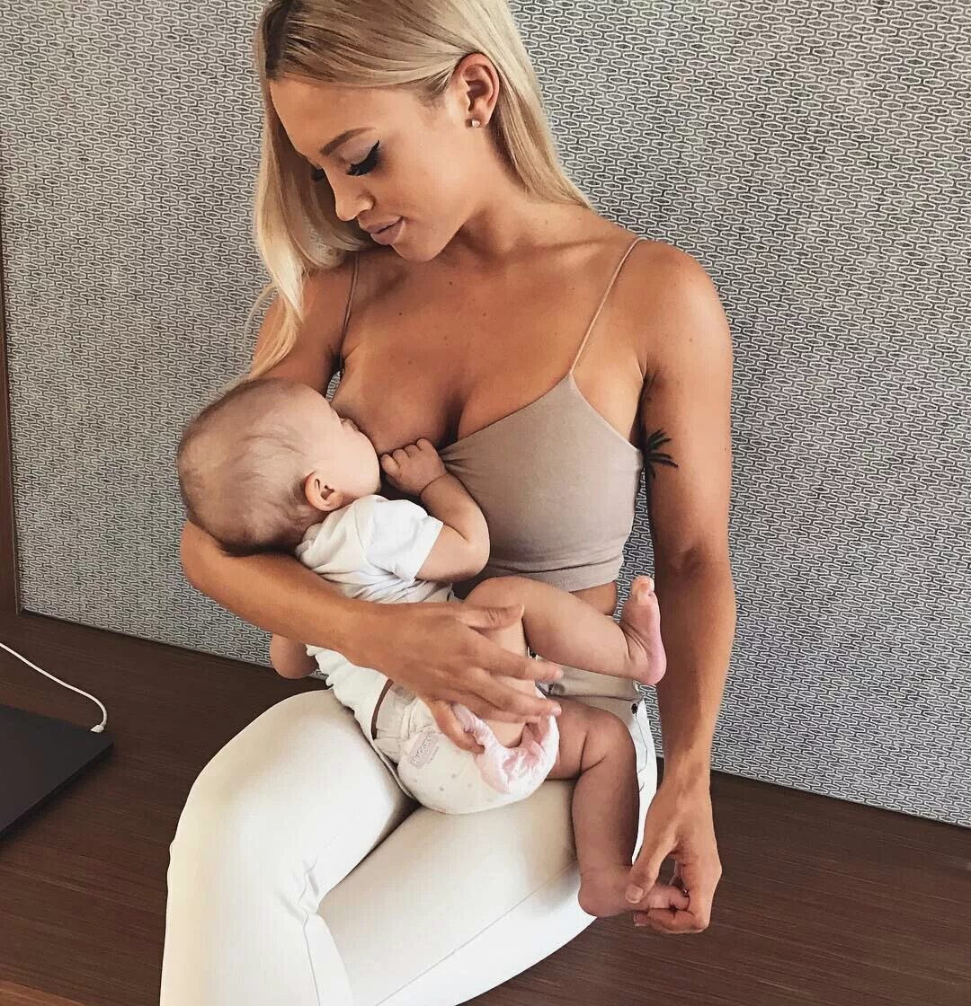 Tammy Hembrow родила. Тэмми Хемброу родила. Молодые мамы с грудными детьми. Мамочки с красивой грудью