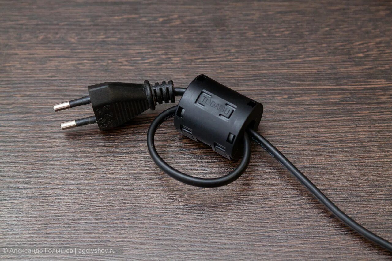 Бочонок на проводе. Ferrite beads usb. Ферритный цилиндр на проводе. Бочонок на проводе. Ферритовый фильтр застежка на кабель d 13 mm.