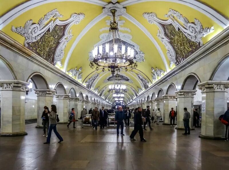 Московское метро комсомольская. Московский метрополитен станция Комсомольская Кольцевая линия. Комсомольская (станция метро, Кольцевая линия). Щусев станция «Комсомольская» Московского метрополитена. Станция метро Комсомольская Щусев.