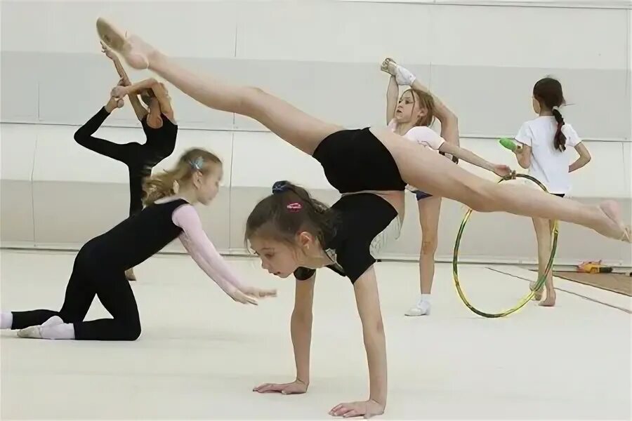 Название группы гимнастики. Оздоровительная гимнастика для детей. Уроки хореографии для начинающих с 14 лет. Со скольки лет ходят на гимнастику. Со скольки лет берут детей на гимнастику.