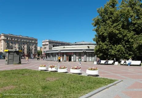 В районе метро парк
