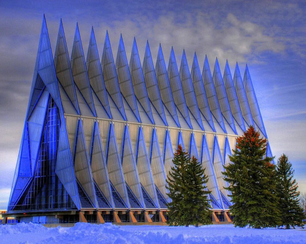 Www com building. Кадетская часовня Академии ВВС США. Академия ВВС США Колорадо. Cadet Chapel, Колорадо. Часовня Академии воздушных сил Колорадо США.