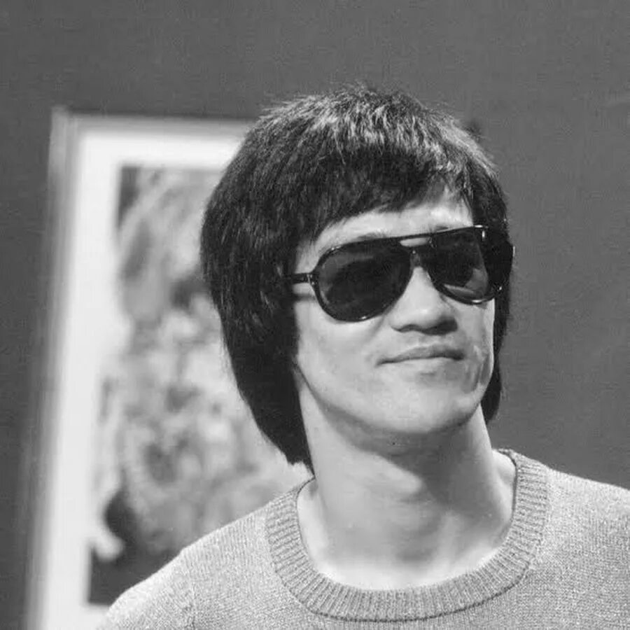 Брюс ли в очках фото Pin by JesusBajo on (1972) Bruce Lee & Nora Miao. Restauran Japones Bruce lee, B