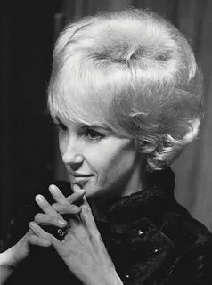 Tammy Wynette 1969 Stand By Your Man Concert Portrait Picture. 