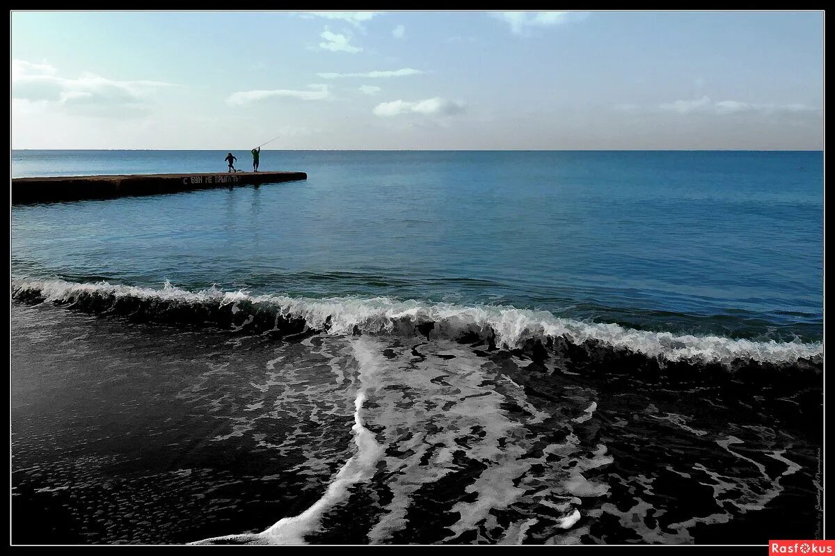 Большое ли черное море. Какого цвета черное море. Черное море со спутника. Каспийское море со спутника. Рельеф дна черного моря.
