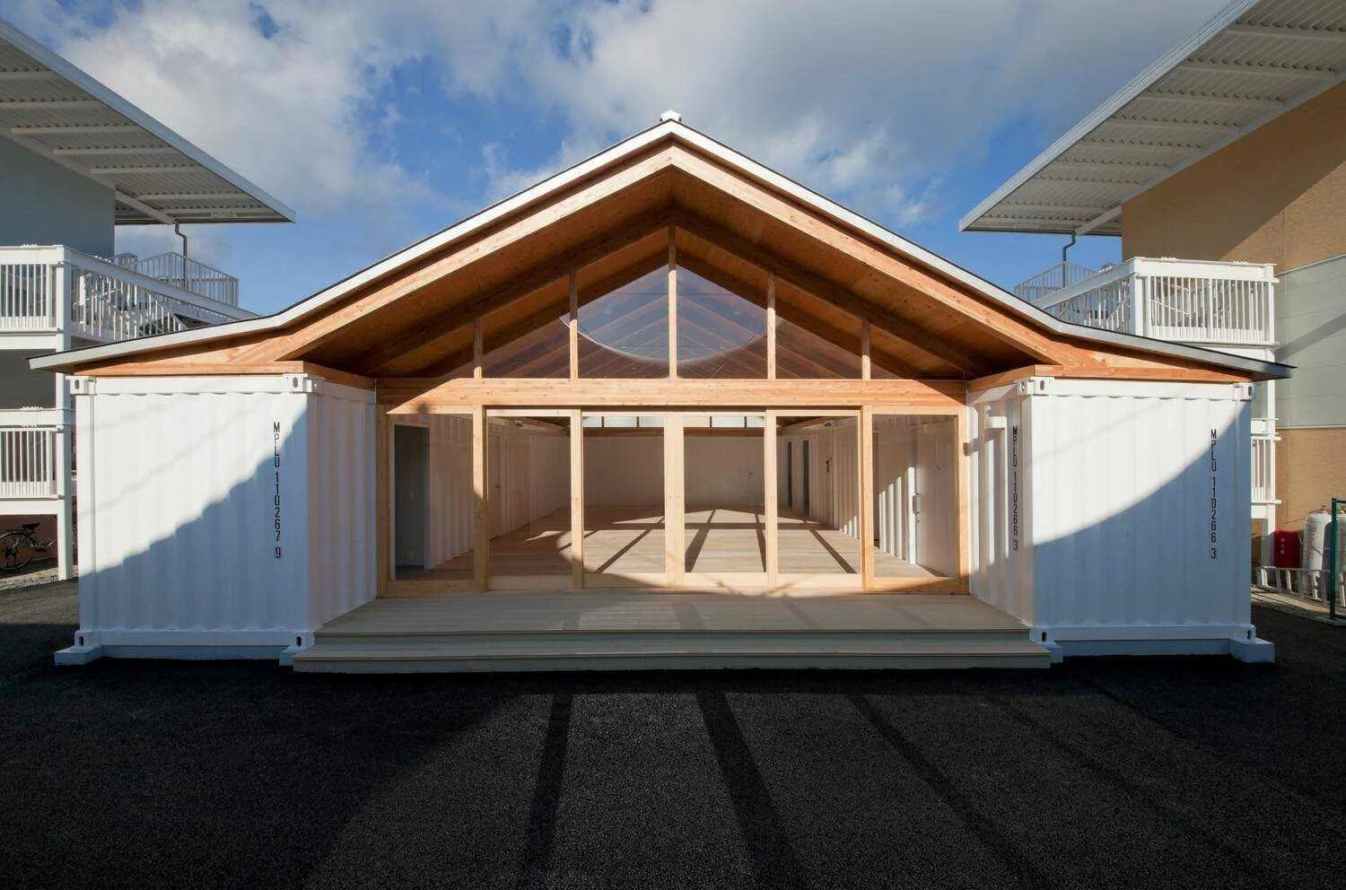 Shigeru ban House план. Шигеру бан проекты. ЭКОДОМ контейнер. Контейнер 40 футов дом. Построить дом для жилья