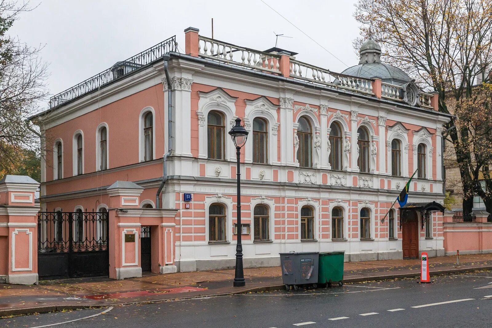Усадьба крыльцо классицизм. Дом пашкова в москве ордер. Никитский дом с колоннами. Д. Пятницкая дом с колоннами.