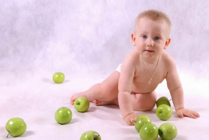 Восемь маленьких детей. Много детей. Восемь маленьких детей. Восемь маленьких детей. Красивый голубоглазый малыш.