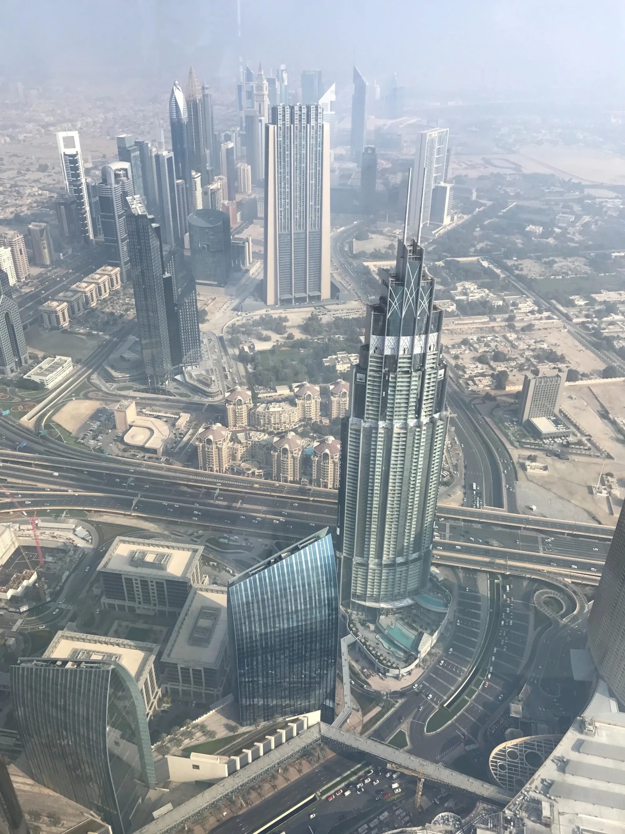 Бурдж халифа вид с 124 этажа. Дубай бурдж халифа смотровая площадка. Бурдж-халифа дубай 124 этаж. Бурдж-халифа вид с последнего. Бурдж-халифа дубай 124 этаж.