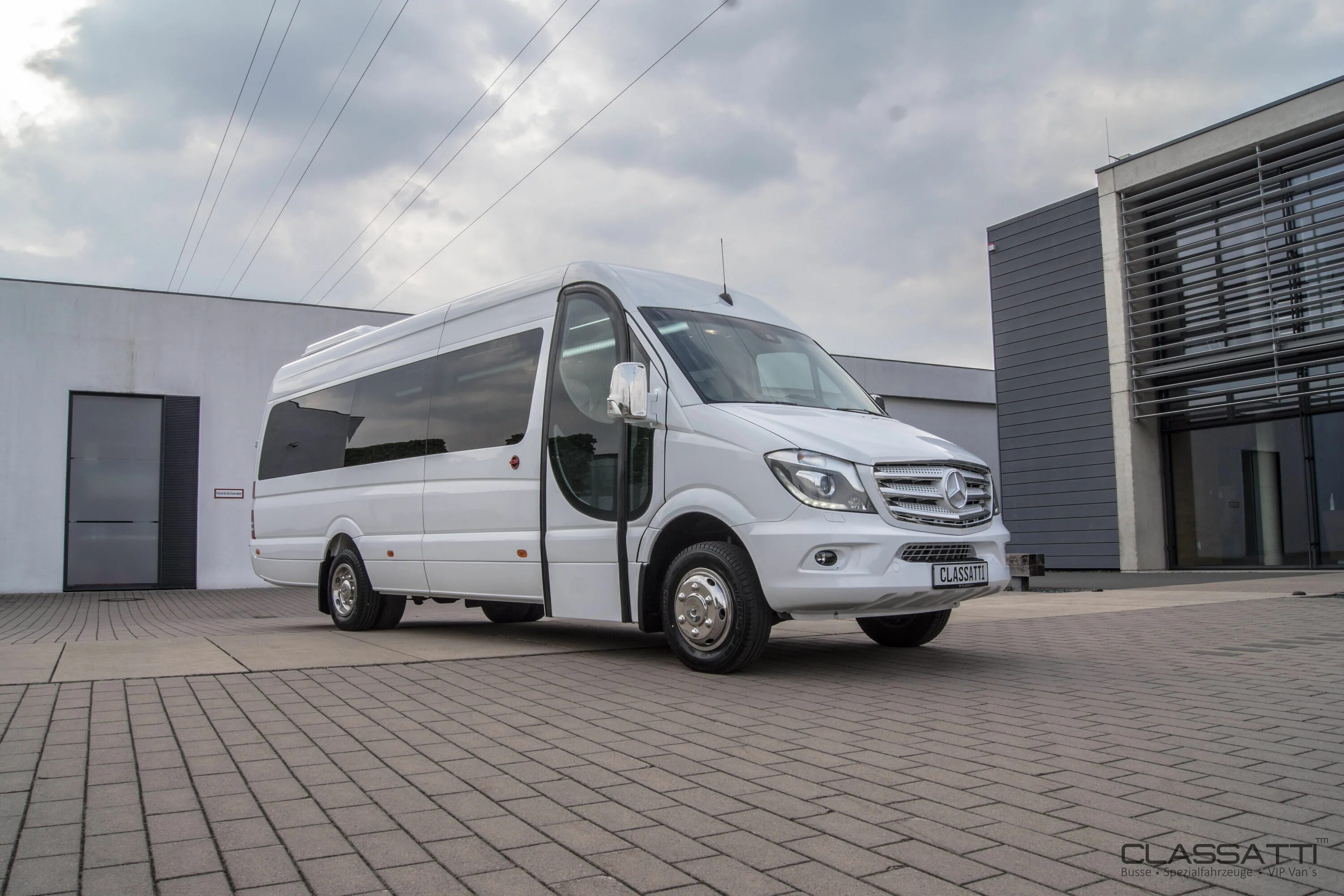 Купить автобус мерседес спринтер motors ru. Mercedes Sprinter. Автобус Мерседес Спринтер. Мерседес Спринтер пассажирский. Мерседес мини Спринтер.